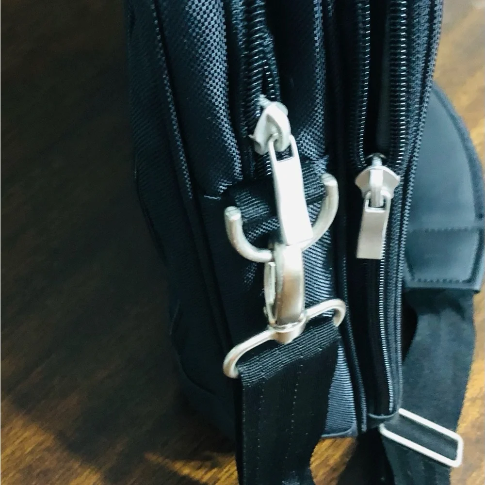 Dell shoulder hand laptop bag multiple compartment pockets black 14”X18”